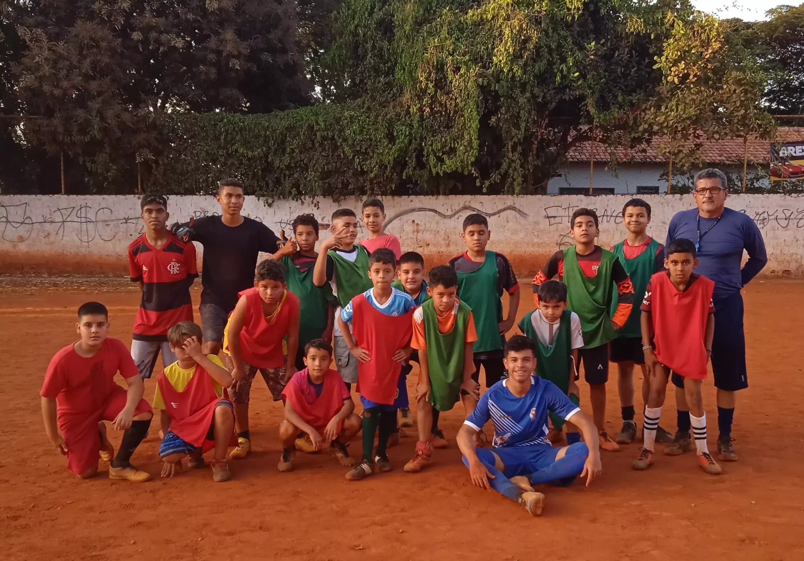 Time infantil de futebol Bom de Bola