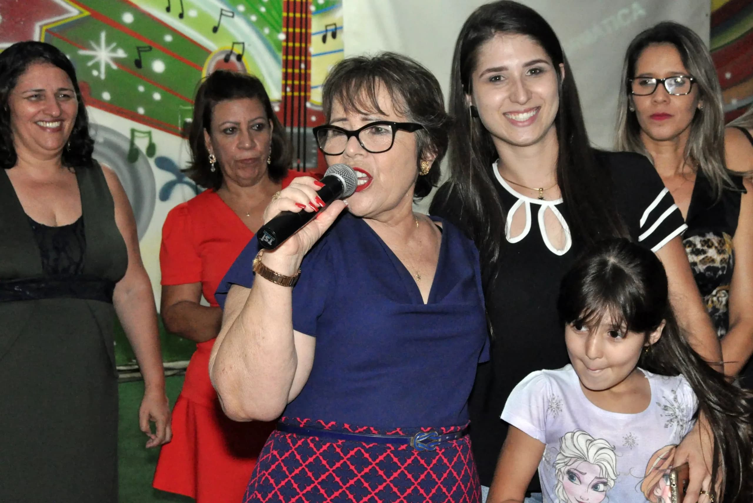 Dona Gilka e equipe em palestra